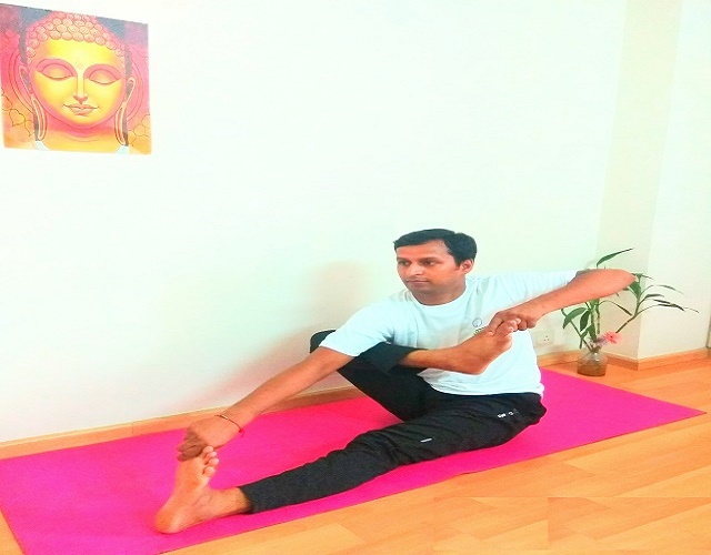 Akarna Dhanurasana yoga pose